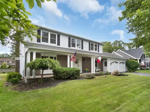 27 Black Spruce Ct, Greece, NY 14616