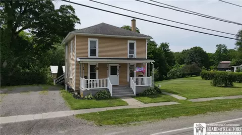 34 Center St, Hanover, NY 14062