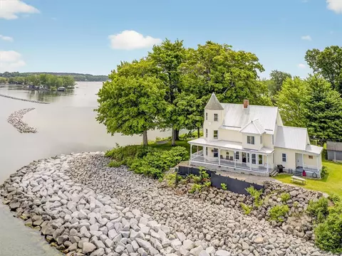 7550 Charles Pt, Sodus, NY 14555