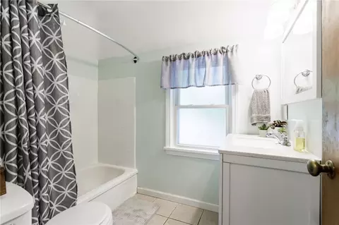 Bath - 387 Brandon Rd, Irondequoit, NY 14622 photo 3 of 4