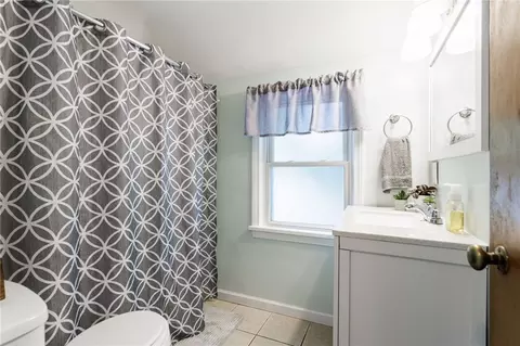 Bath - 387 Brandon Rd, Irondequoit, NY 14622 photo 4 of 4
