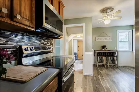 Entry Way - 387 Brandon Rd, Irondequoit, NY 14622 photo 2 of 5