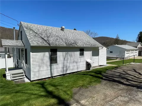 29 Royal Ave, Bradford, PA 16701