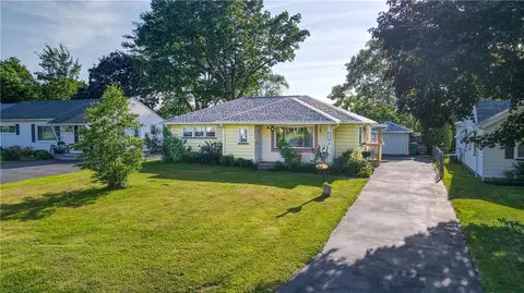 105 Vinedale Ave, Irondequoit, NY 14622
