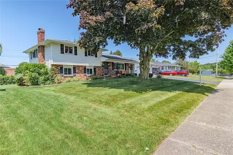 164 Queens Ln, Irondequoit, NY 14617