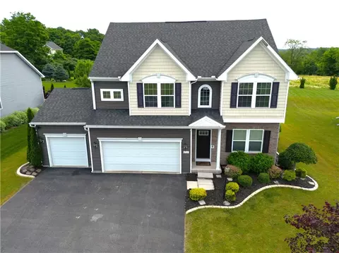 251 E Path Rise Rise, West Henrietta, NY 14586