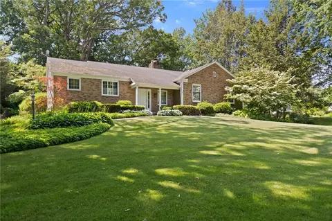 3 Tuxford Rd, Pittsford, NY 14534