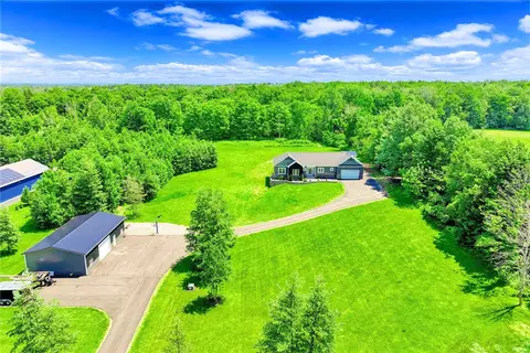 6994 Ontario Center Rd, Ontario, NY 14519