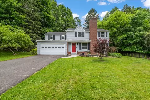 917 Whalen Rd, Penfield, NY 14526