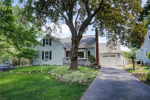 36 Oakmount Dr, Irondequoit, NY 14617