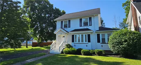29 Castlewood Dr, Gates, NY 14624