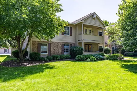42 Wood Creek Dr, Pittsford, NY 14534
