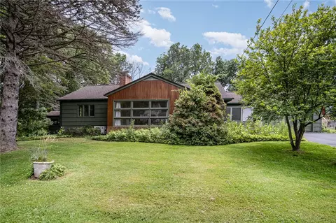 125 Country Ln, Penfield, NY 14526