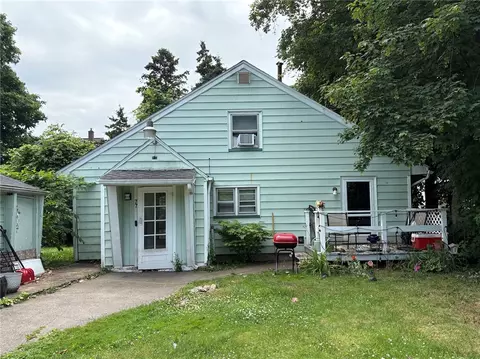 77 English Rd, Greece, NY 14616