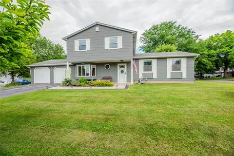 22 Tarrycrest Ln, Gates, NY 14606