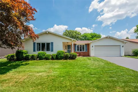112 Pin Oak Ln, Irondequoit, NY 14622