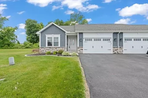 61 Kirkdale Cir, Greece, NY 14612