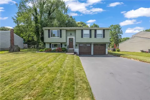 27 Reddick Ln, Ogden, NY 14624