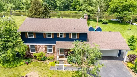 60 Old Post Rd, Perinton, NY 14450
