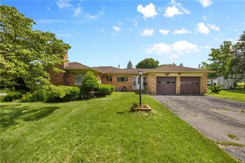 127 Viewcrest Dr, Irondequoit, NY 14609