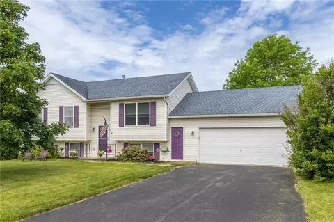 11 Wenrich Cir, West Henrietta, NY 14586