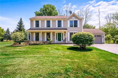 151 Crab Apple Ln, Greece, NY 14626