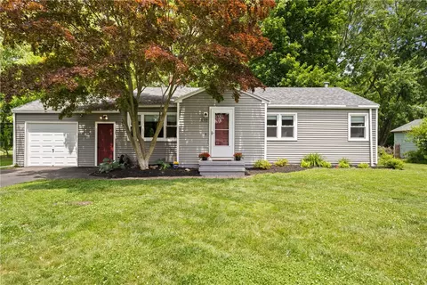 632 Beverly Dr, Webster, NY 14580