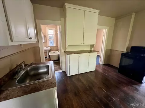 Kitchen - 36 Hoffman Pl, Buffalo, NY 14207 photo 2 of 3