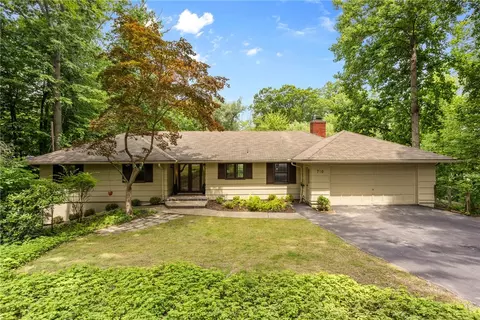 790 Oakridge Dr, Irondequoit, NY 14617