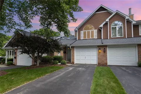 10 Walpole Ct, Perinton, NY 14450