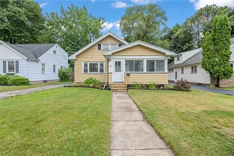111 Hartsdale Rd, Irondequoit, NY 14622