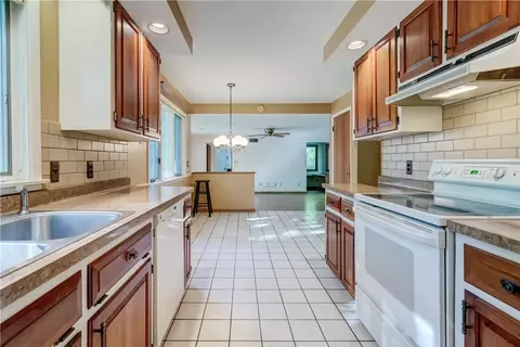 120 Scotch Ln, Irondequoit, NY 14617 photo 5