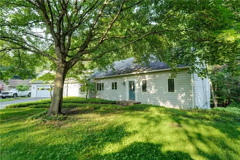 120 Scotch Ln, Irondequoit, NY 14617