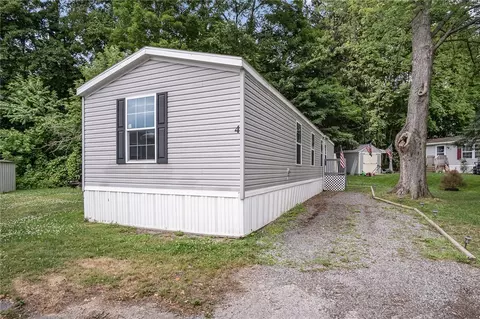 4 Forest Edge Dr, Batavia, NY 14020