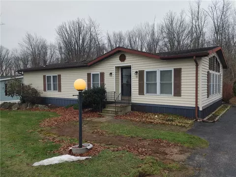 45 Hidden Meadow Dr, Bergen, NY 14416