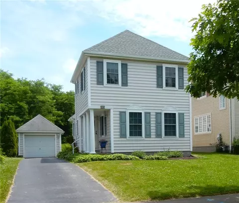 92 Schilling Ln, Brighton, NY 14620