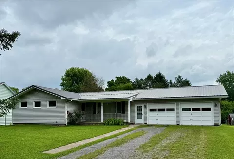 13 Bennett Ave, Manchester, NY 14504