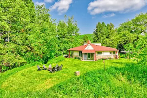 6135 Dugway Rd, Canandaigua, NY 14424