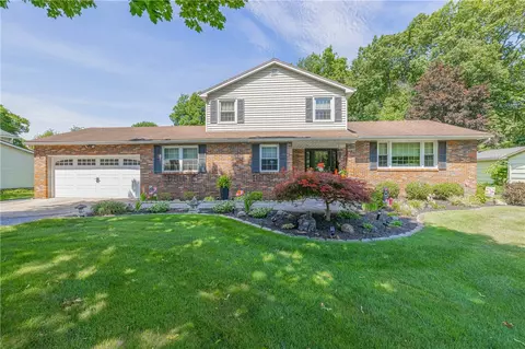 25 Sunset Tr, Perinton, NY 14450