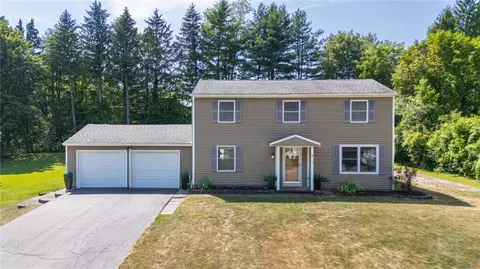 50 Dublin Heights Rd, Penfield, NY 14526