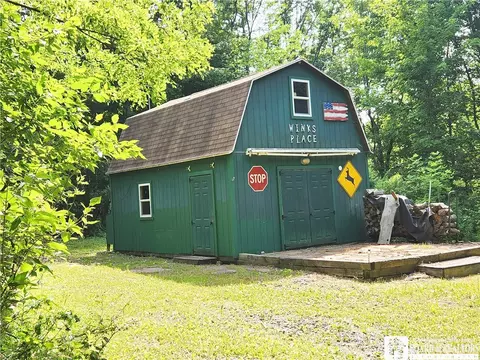 8805 Chautauqua Rd, Pomfret, NY 14063