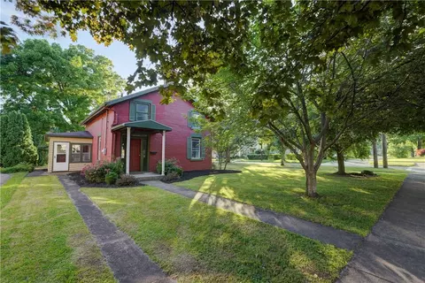 212 Park St, Canandaigua, NY 14424
