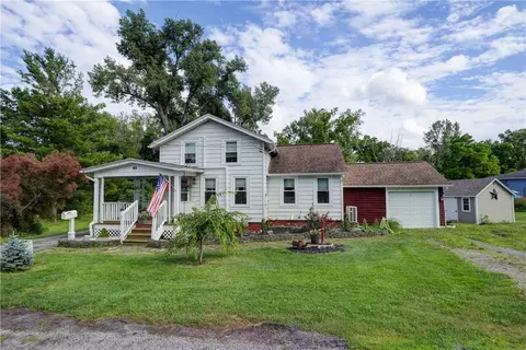 41 Scott Crescent Dr, Wheatland, NY 14546