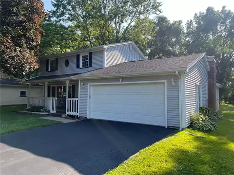107 Selkirk Dr, Greece, NY 14626