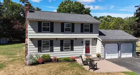 15 Beaconview Ct, Irondequoit, NY 14617