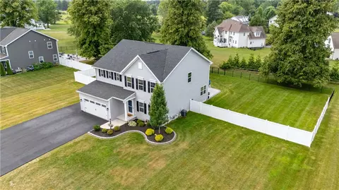 387 Anna Cir, Webster, NY 14580