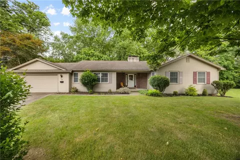 147 N Ridgelawn Dr, Irondequoit, NY 14617