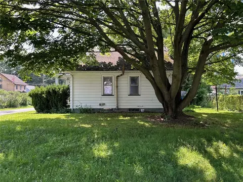 Exterior - 472 Seneca Rd, Irondequoit, NY 14622 photo 4 of 7