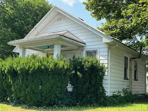 Exterior - 472 Seneca Rd, Irondequoit, NY 14622 photo 2 of 7