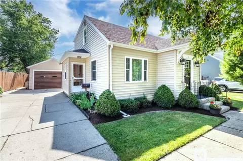 19 Darwin Dr, Depew, NY 14043